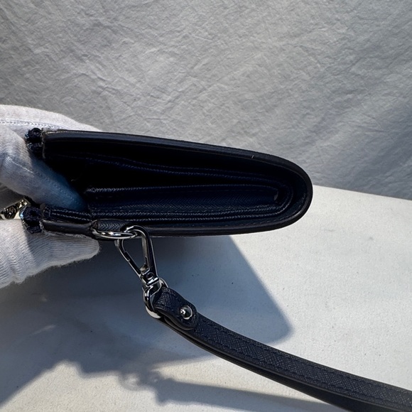 Michael Kors Blue and White Floral Wristlet - Picture 11 of 15